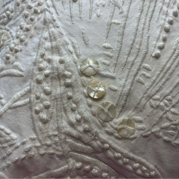 Pottery Barn Cream White Embroidered Shell Pattern Throw Pillows & Inserts Pair - Picture 5 of 12